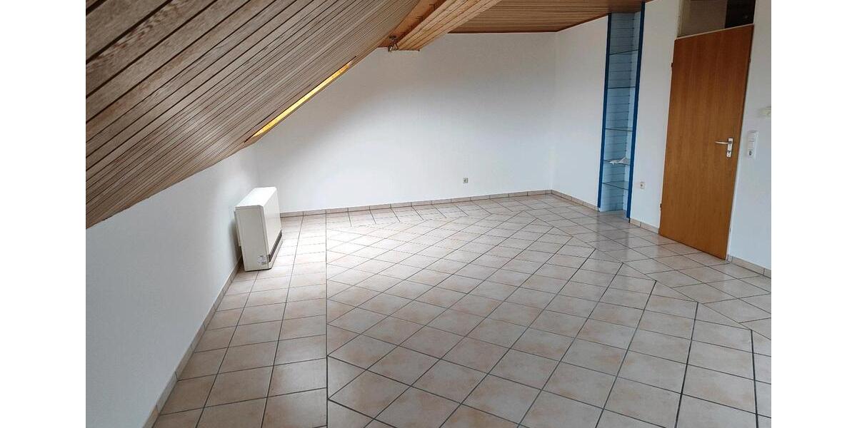 Dachgeschoßwohnung Bruchköbel - 3.5 Zimmer, 89 m&sup2;, 910&euro; | Angebot:26262325