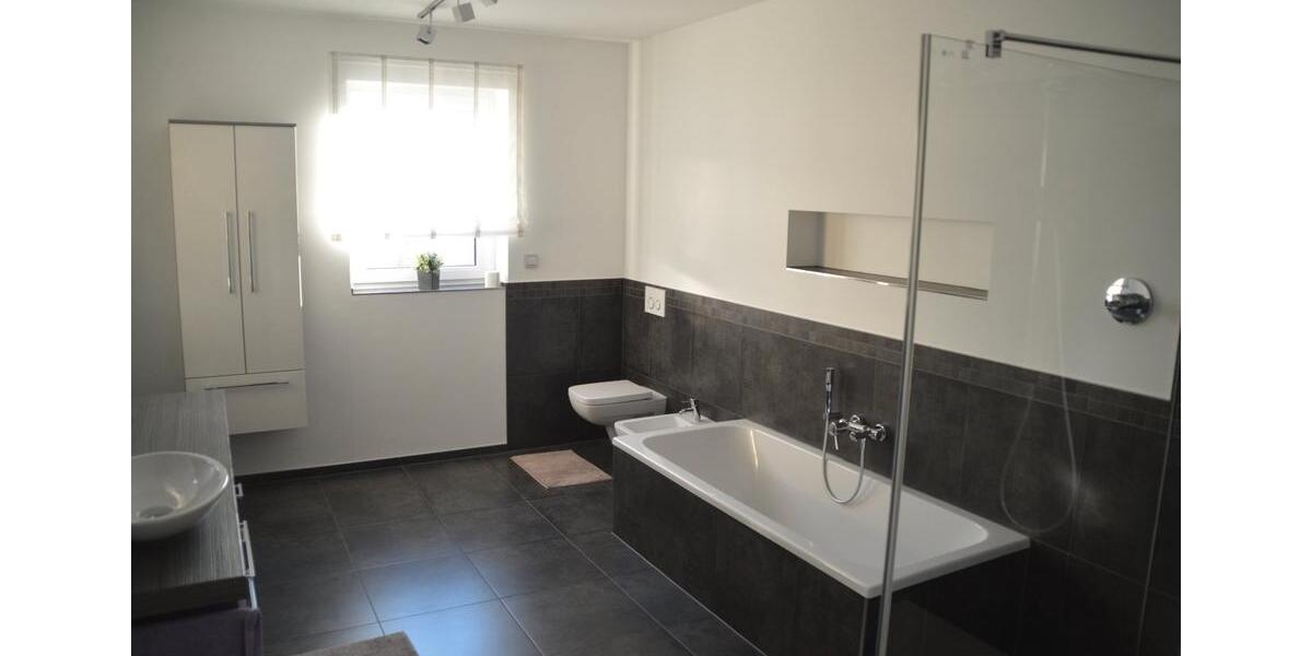 Etagenwohnung Offenbach am Main Hafen - 2 Zimmer, 86 m&sup2;, 1.650&euro; | Angebot:26496332