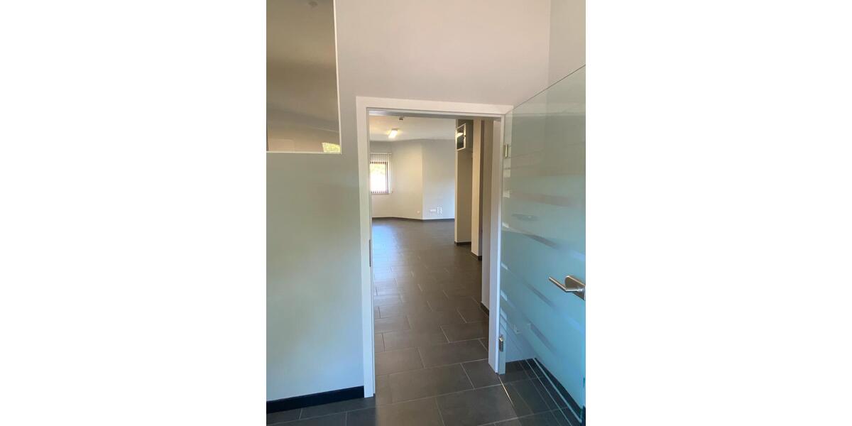 Gewerbefläche als BüroKosmetikstudioPraxis zimmer