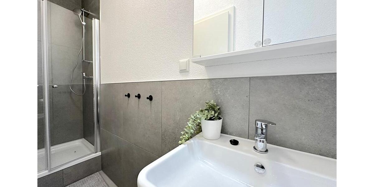 Neu renovierte WG-Zimmer – 2 Zimmer sofort verfügbar –in Frankfurt am Main 5 zimmer