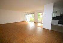 Moderne 4-Zimmer-Wohnung mit großem Balkon, 2 Bädern und Tiefgaragenstellplatz