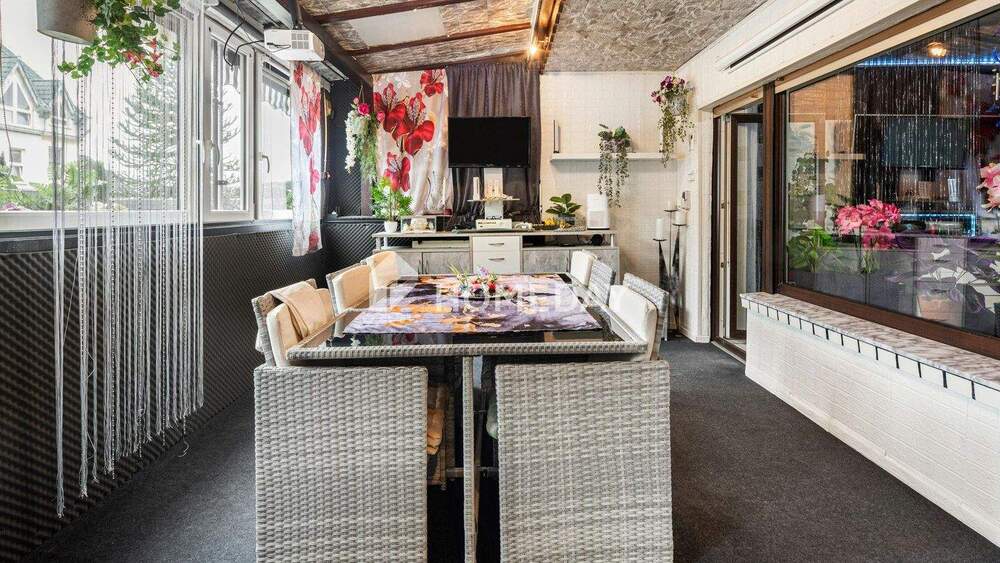 Zweifamilienhaus mit 210 m² Wohnfläche, Wintergärten, Loggia und gepflegtem Gartenparadies 1 zimmer