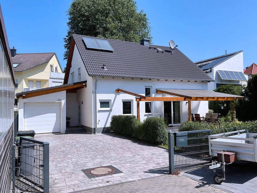 Provisionsfrei: Neuwertiges freihstehendes EFH in zweiter Reihe