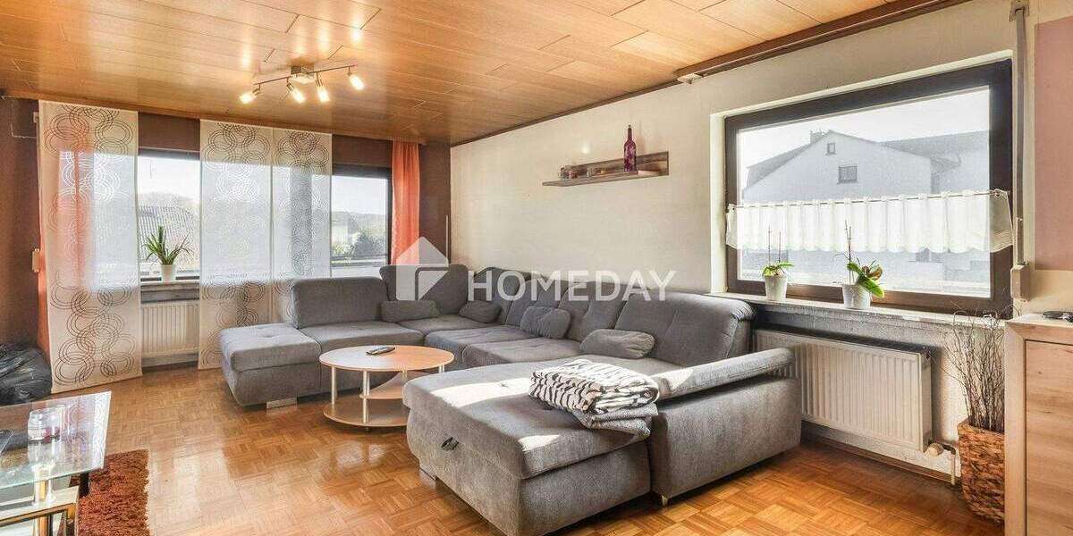 Gepflegtes MFH mit PV, Wallbox, Garagen, Balkonen & Ausbaupotenzial in ruhiger Lage 1 zimmer