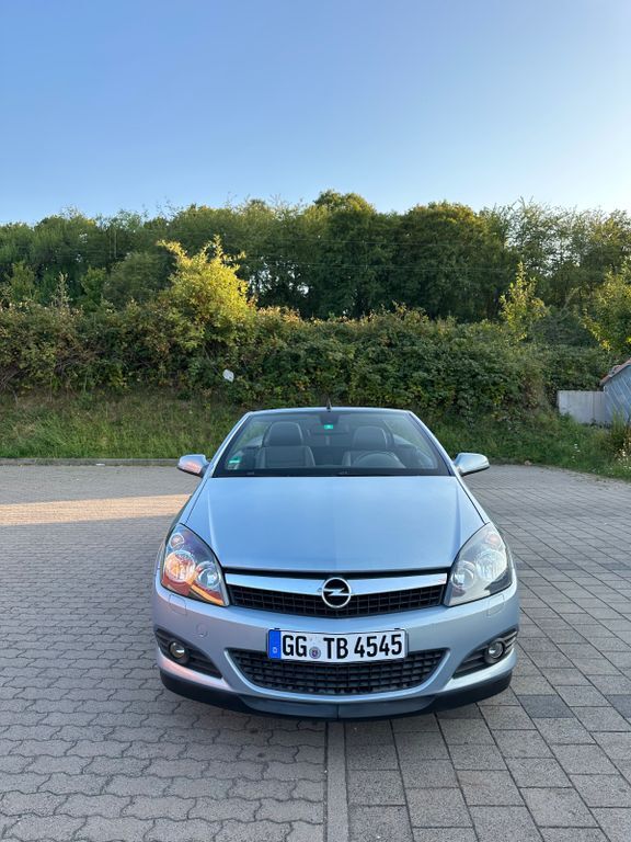 Opel Astra 220.000 km 2.350 € Eddersheim 65795
