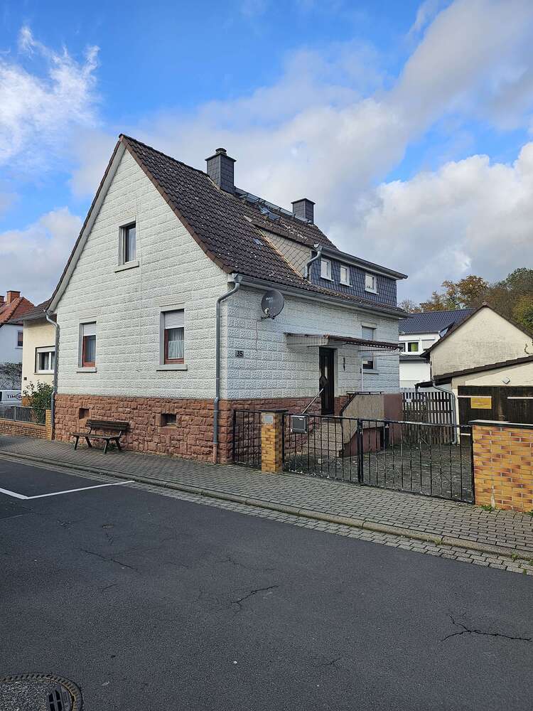 Haus zum Kaufen in Limeshain 185.000 € 90 m²