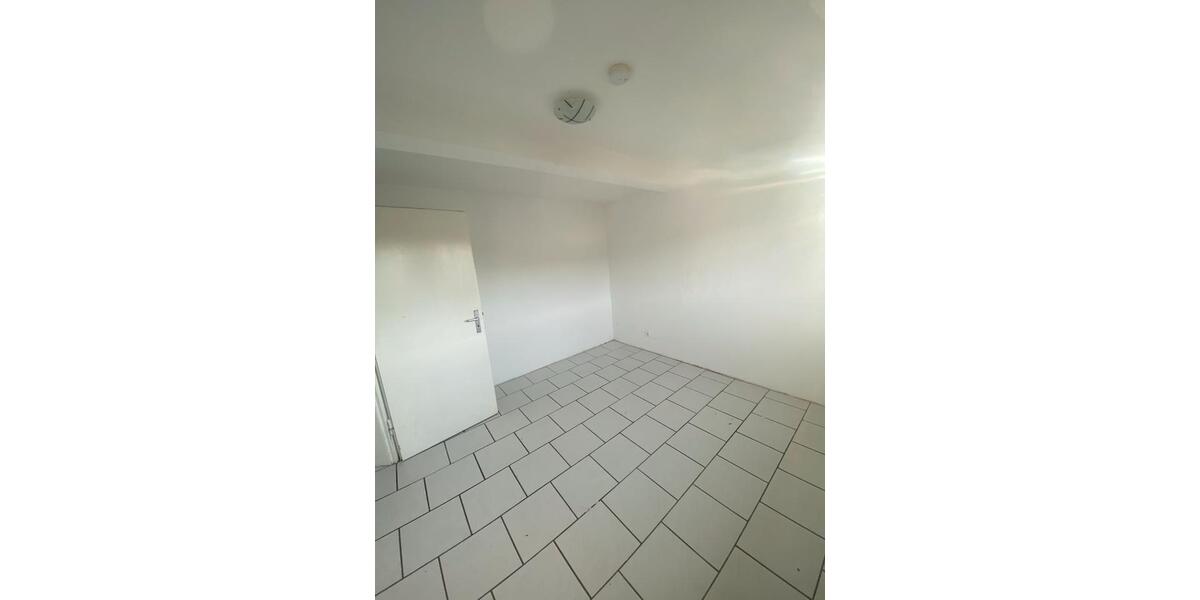 Etagenwohnung Hanau Lamboy - 3 Zimmer, 70 m&sup2;, 500&euro; | Angebot:24641799