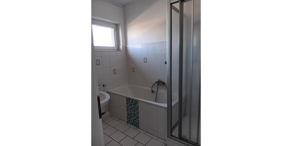 Etagenwohnung Aschaffenburg Damm - 3.5 Zimmer, 89 m&sup2;, 900&euro; | Angebot:26549939