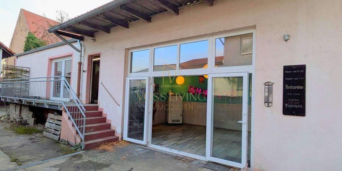 Großes potentialträchtiges Haus mit Garten, Balkon, 3 KFZ Stellplätzen, Keller und Nebengebäude 1 zimmer