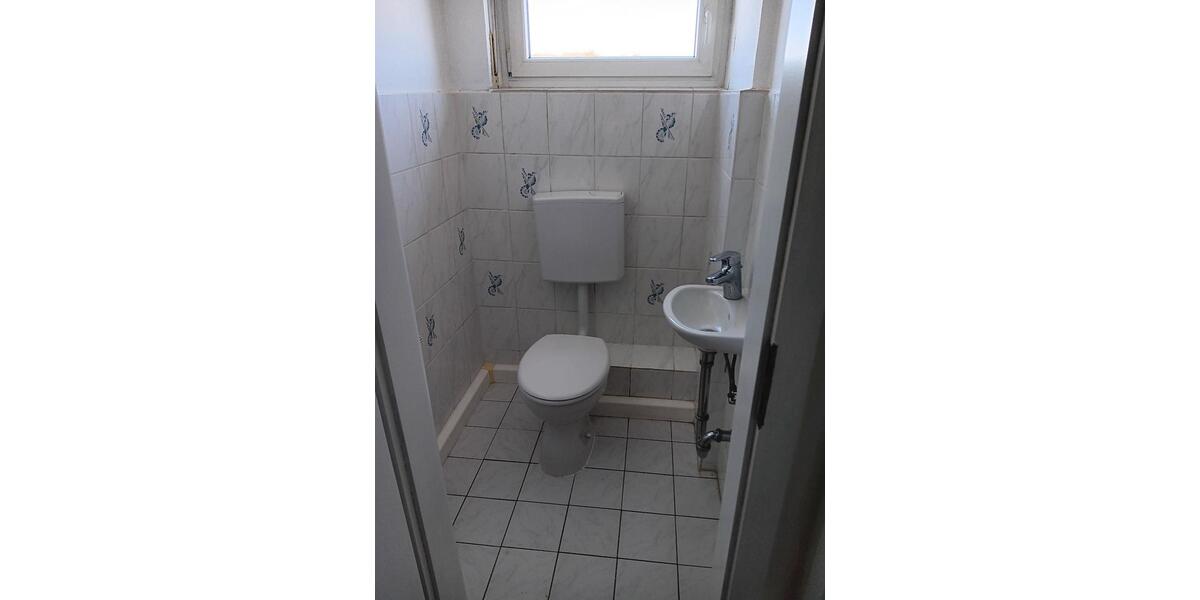 Etagenwohnung Aschaffenburg Damm - 3.5 Zimmer, 89 m&sup2;, 900&euro; | Angebot:26549939