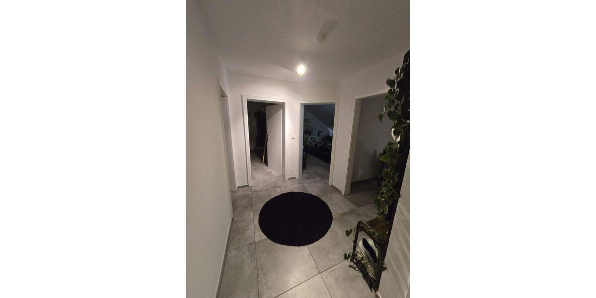 **VISTA Immobilien** Gemütliche Dachgeschoss-Wohnung mit modernem Wannenbad und Balkon 2 zimmer