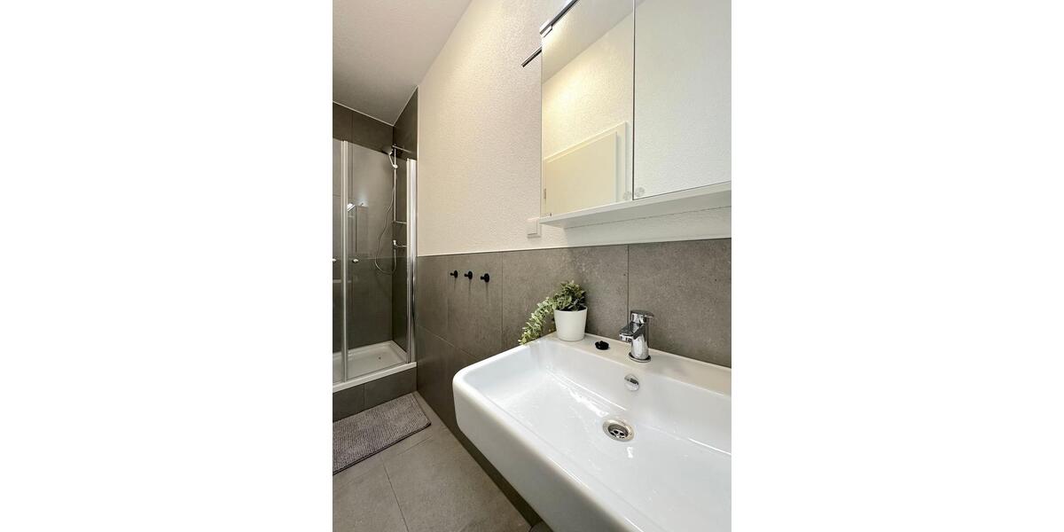 Neu renovierte WG-Zimmer – 2 Zimmer sofort verfügbar –in Frankfurt am Main 5 zimmer