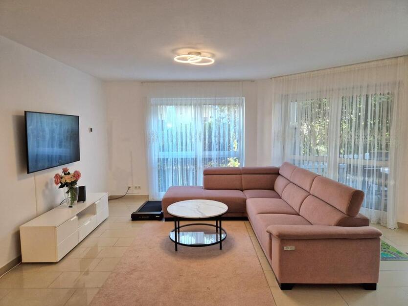 Helle 3-Zimmer Erdgeschosswohnung mit Terrasse & zwei Stellplätze zimmer