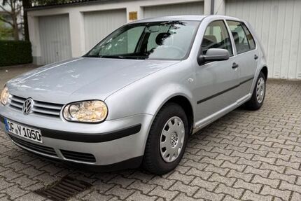 VW Golf 182.867 km 1.550 &euro; Offenbach am Main 63071
