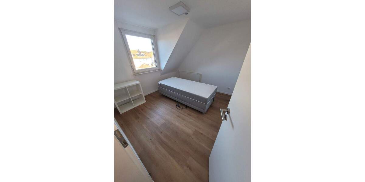 Etagenwohnung Rüsselsheim - 7 Zimmer, 120 m&sup2;, 2.600&euro; | Angebot:25998817