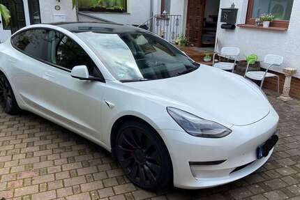 Tesla Model 3 77.900 km 32.499 € Wiesbaden 65199