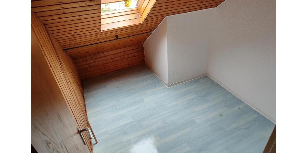 Dachgeschoßwohnung Bruchköbel - 3.5 Zimmer, 89 m&sup2;, 910&euro; | Angebot:26262325