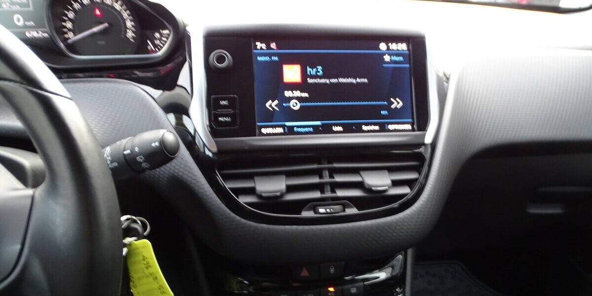 Peugeot 2008 1,2l Allure Einparkhilfe vorne + hinten, Klim 76.200 km 10.990 &euro; Rodgau 63110