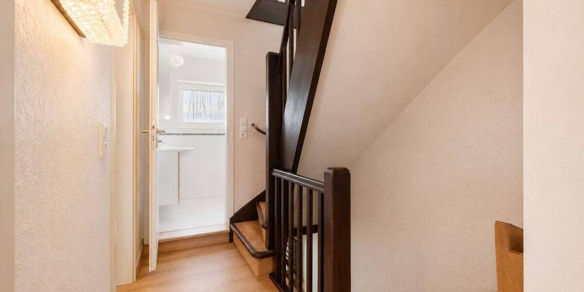 Reihenmittelhaus Frankfurt am Main Dornbusch - 4 Zimmer, 102 m&sup2;, 580.000&euro; | Angebot:26805151