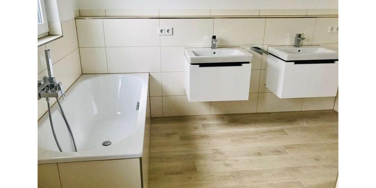 Etagenwohnung Friedrichsdorf - 5 Zimmer, 165 m&sup2;, 1.980&euro; | Angebot:25806103