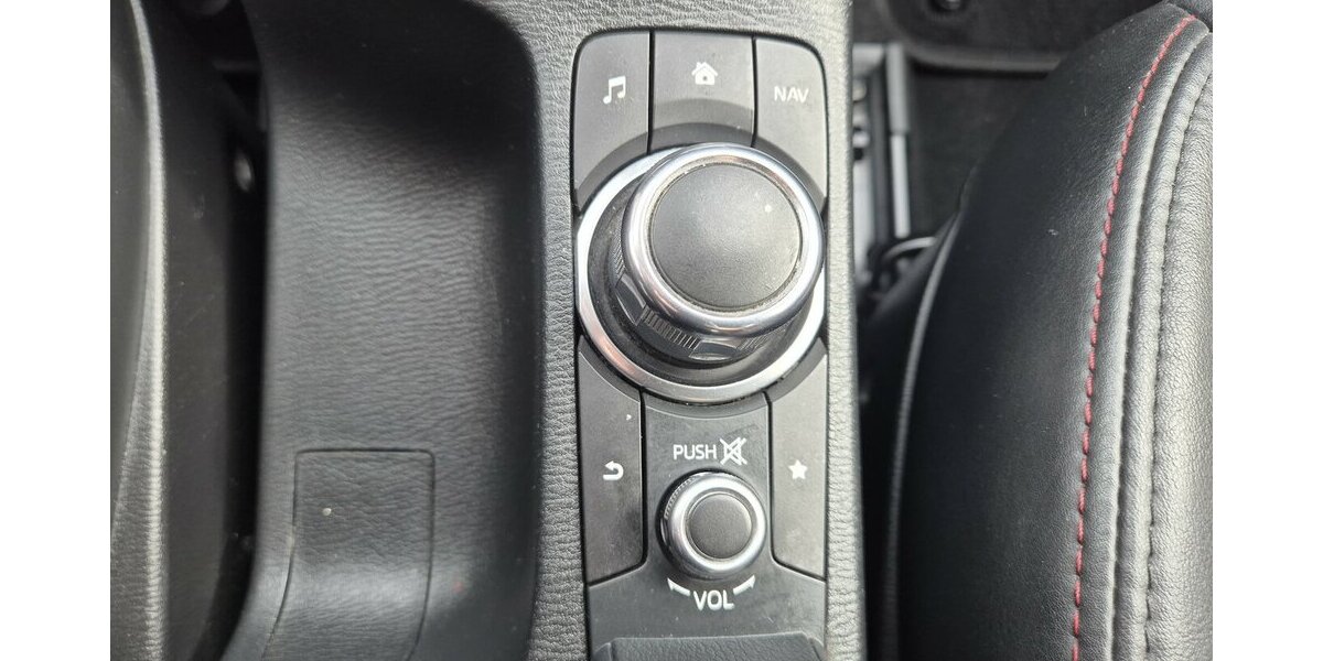 Peugeot 2008 Allure, Klima, Navi, Pano, Carplay,Leder, Sit 70.550 km 9.590 &euro; Rodgau 63110