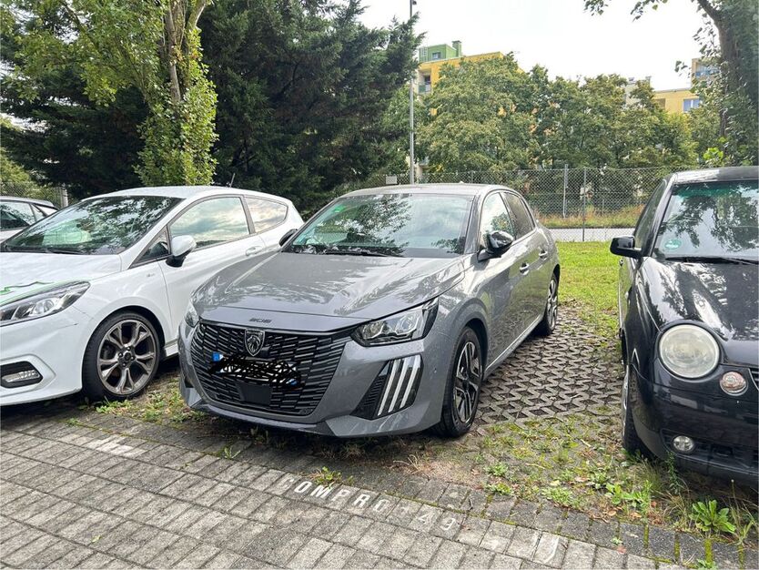 Peugeot 208 11.005 km 16.460 € Rüsselsheim 65428