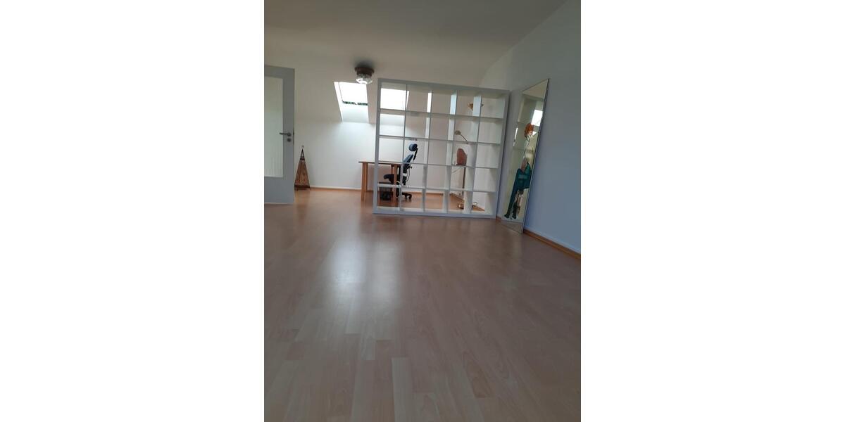 Dachgeschoßwohnung Frankfurt am Main Nord-Ost - 2 Zimmer, 65 m&sup2;, 1.100&euro; | Angebot:26381186