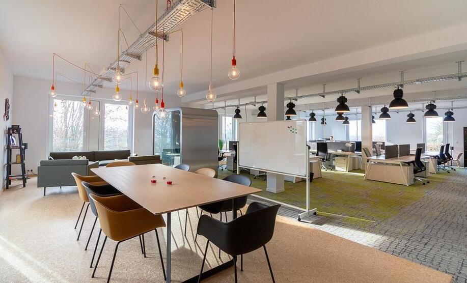 Flexible Arbeitsplätze mit superschnellem Glasfaser Internet - All-in-Miete zimmer