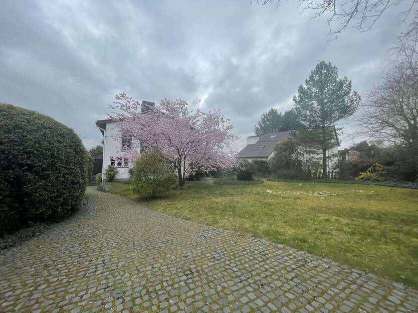 Haus zum Kaufen in Eschborn-Niederhöchstadt 1.250.000 € 190 m²
