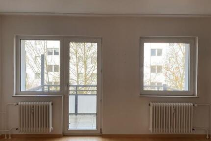 Kurzfristige Anmietung möglich - unrenovierte 2-Zimmer-Wohnung mit Duschbad zimmer