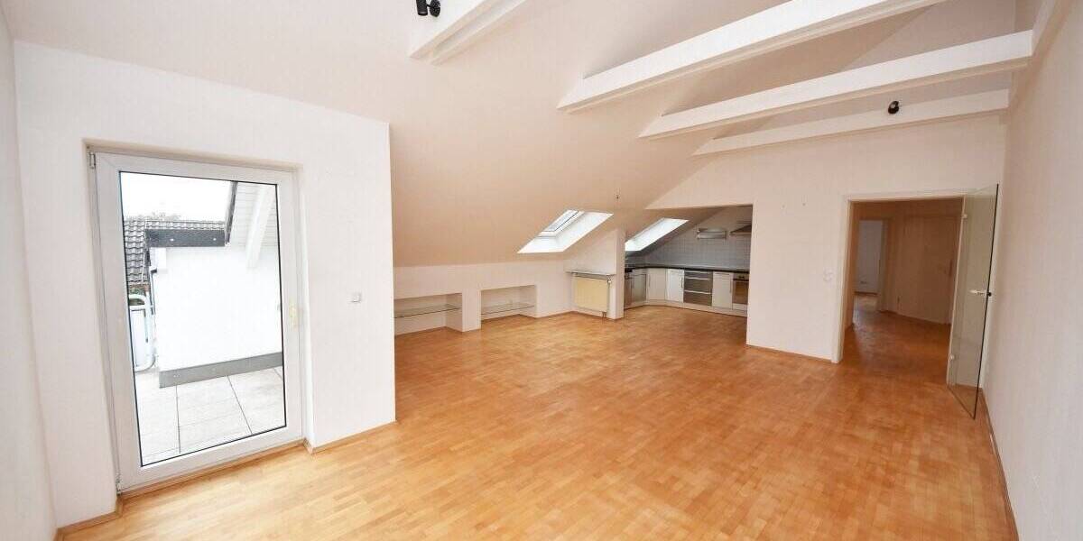 DIETZ: Feine 2-Zimmer-Dachgeschosswohnung mit großem SÜD-WEST Balkon und Einbauküche! 2 zimmer