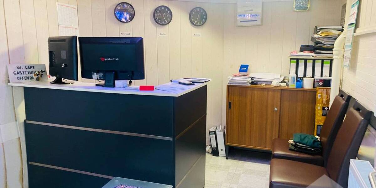 #VERKAUFT# 2015 kernsanierte Beherbergungsimmobilie in Offenbach-Mitte mit 23 Zimmer (40 Betten) und Ausbaureserve. zimmer