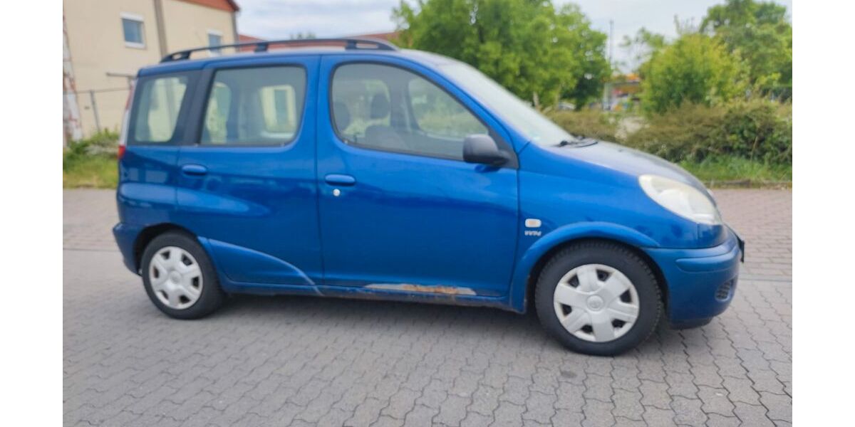Toyota Yaris 259.000 km 2.200 &euro; Frankfurt am Main 65933