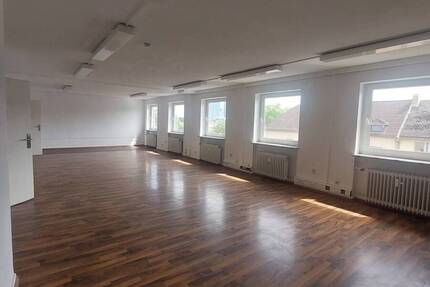 @MCM Büro Praxisfläche nahe dem Zoo an der Hanauer Landstraße 5 zimmer