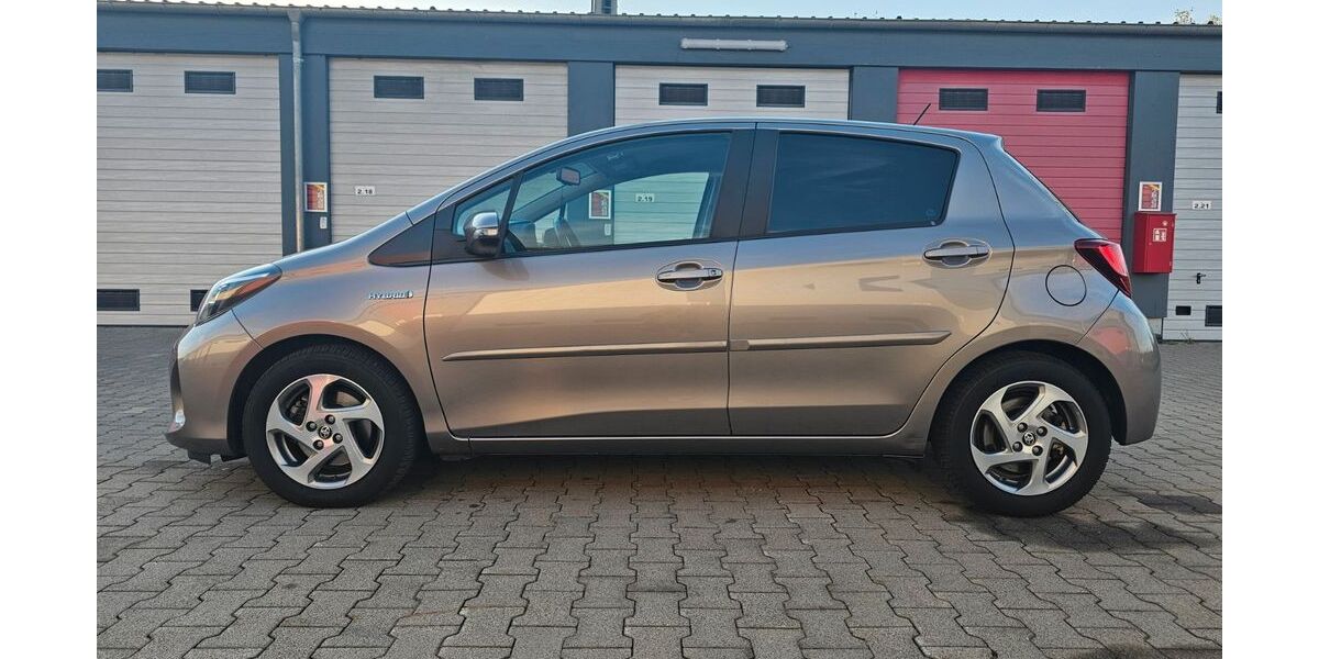 Toyota Yaris 60.873 km 11.999 &euro; Offenbach am Main 63073