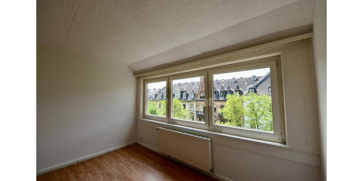 Dachgeschoßwohnung Frankfurt am Main Ginnheim - 3 Zimmer, 80 m&sup2;, 1.350&euro; | Angebot:26251158