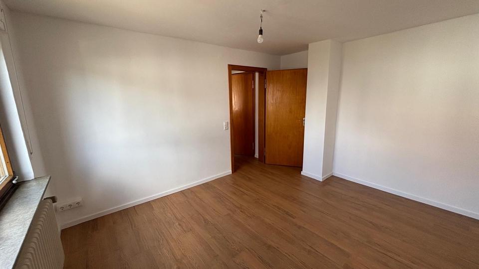 Dachgeschoßwohnung Roßdorf - 4 Zimmer, 106 m&sup2;, 1.430&euro; | Angebot:25950864