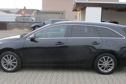 Kia ceed Sportswagon 106.245 km 16.999 &euro; Babenhausen 64832