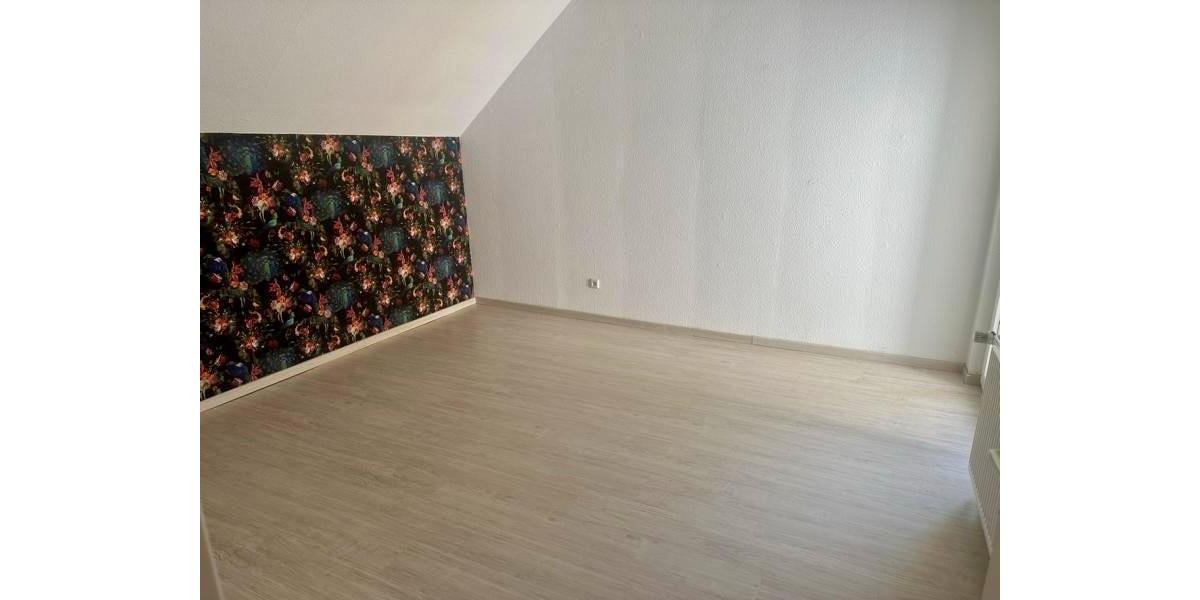 Helle Dachgeschoss Wohnung in Feldrandlage in Freigericht 3.5 zimmer