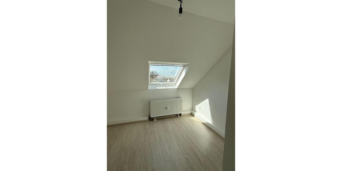 Dachgeschoßwohnung Freigericht - 3.5 Zimmer, 111 m&sup2;, 1.100&euro; | Angebot:25853896