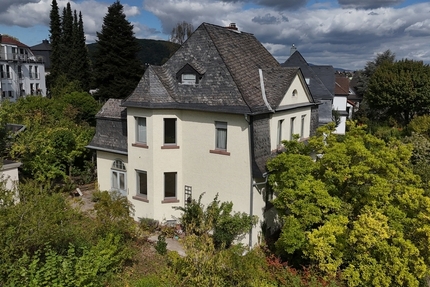 Hofheim: Individualisten aufgepasst. Altbestand mit großem Grundstück, oder zusätzlichem Bauplatz - Haus Hofheim | Angebot:26084064