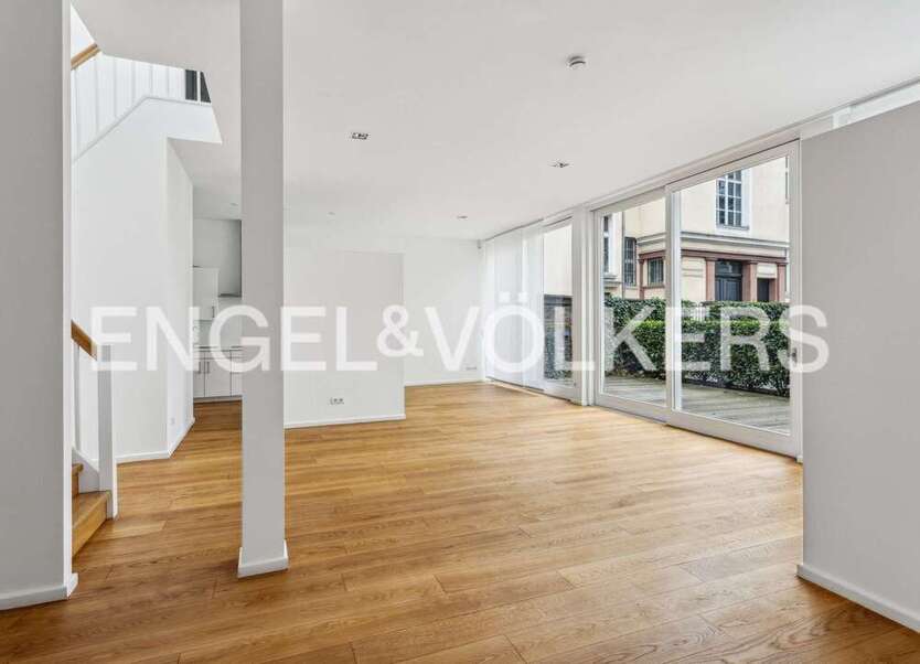 Haus zum Mieten in Frankfurt 4.500 € 161 m²