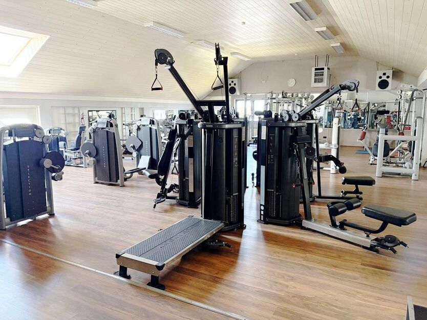 Vielseitig nutzbares Gewerbeanwesen mit großzügigem repräsentativem Wohnhaus zimmer