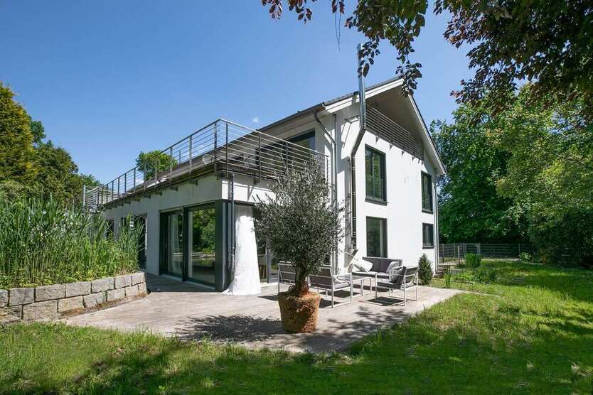 Haus zum Kaufen in Zeppelinheim Neu-Isenburg 1.790.000 € 494 m²