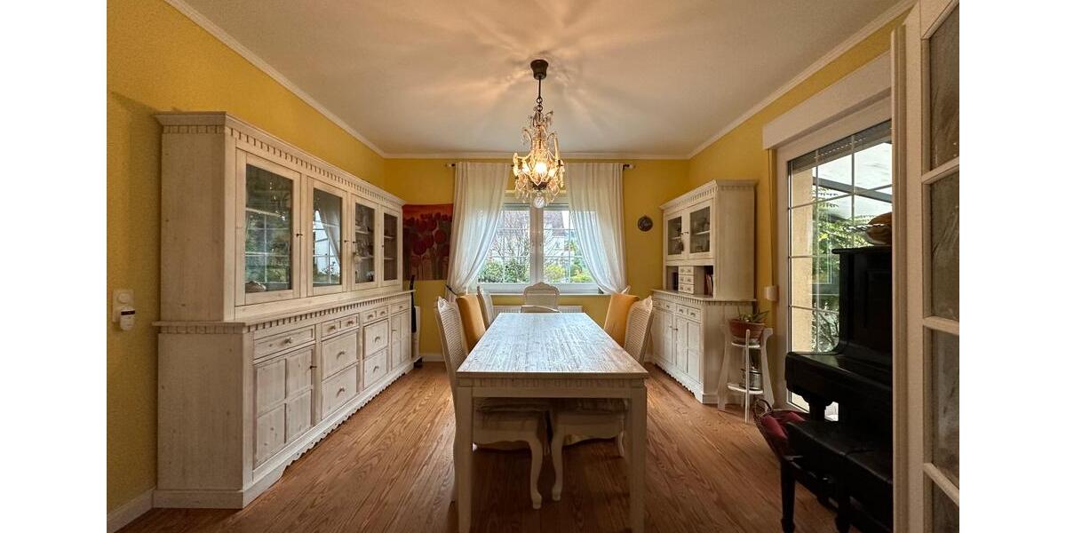 Provisionsfrei!! Charmantes Einfamilienhaus auf großzügigem Eckgr 8 zimmer