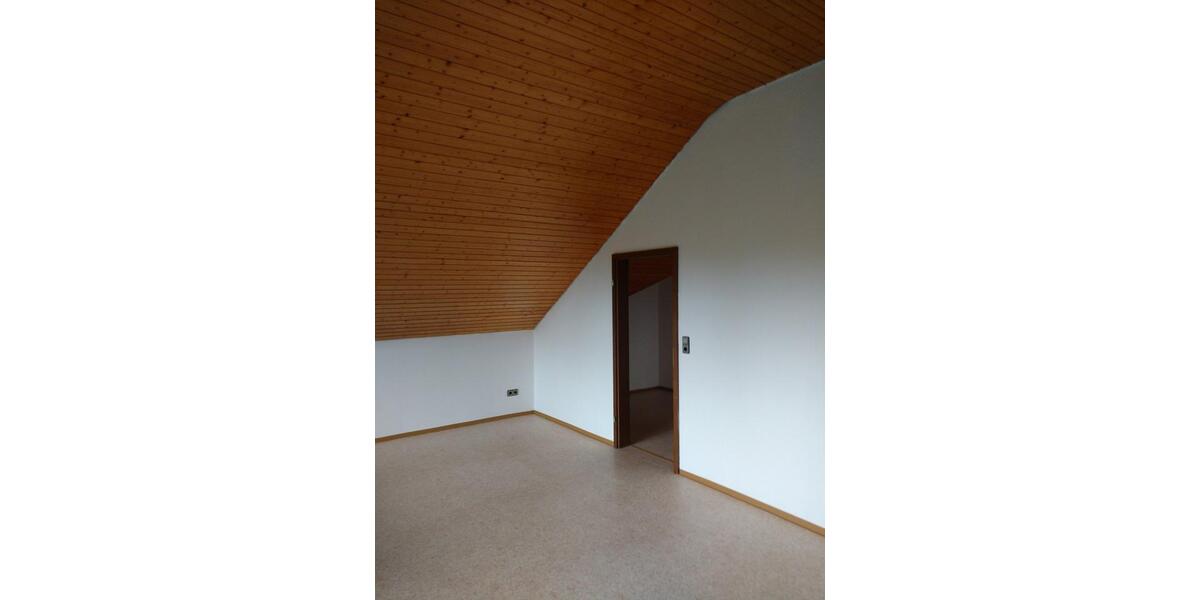 +++ Provisionsfreie, helle 2-Z.Whg. ca. 79qm im DG +++ 2 zimmer