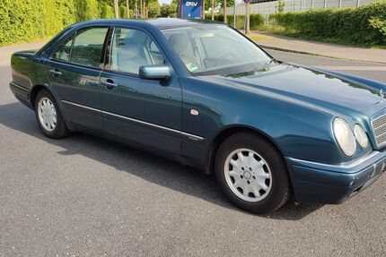 Mercedes-Benz E 240 288.000 km 3.100 &euro; Langenselbold 63505