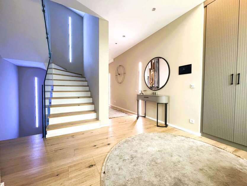 Haus zum Kaufen in Hanau 1.680.000 € 323 m²