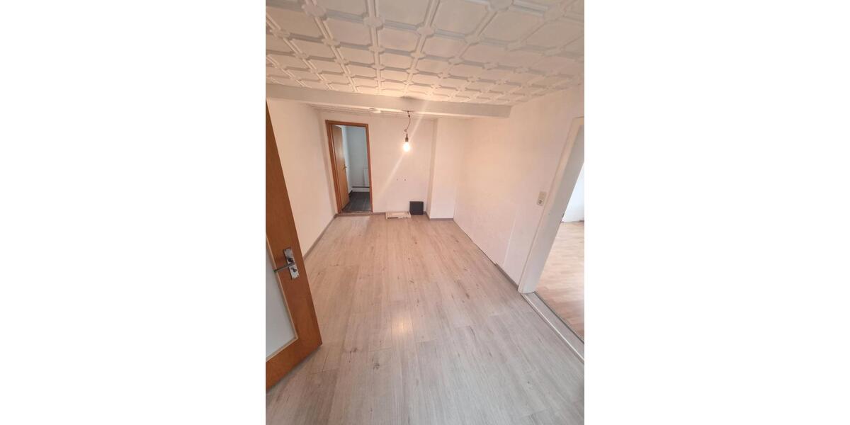 Einfamilienhaus Münster (Hessen) - 9 Zimmer, 130 m&sup2;, 350.000&euro; | Angebot:26802984