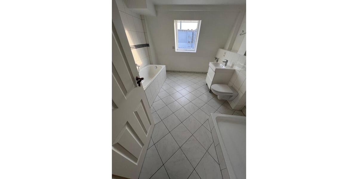 *Offenbach* 4-Zimmer-Albau-Wohnung mit Terrasse 4 zimmer